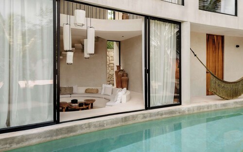 Palacio Papaya • 2 Pools, Rooftop Bar & Pickleball
