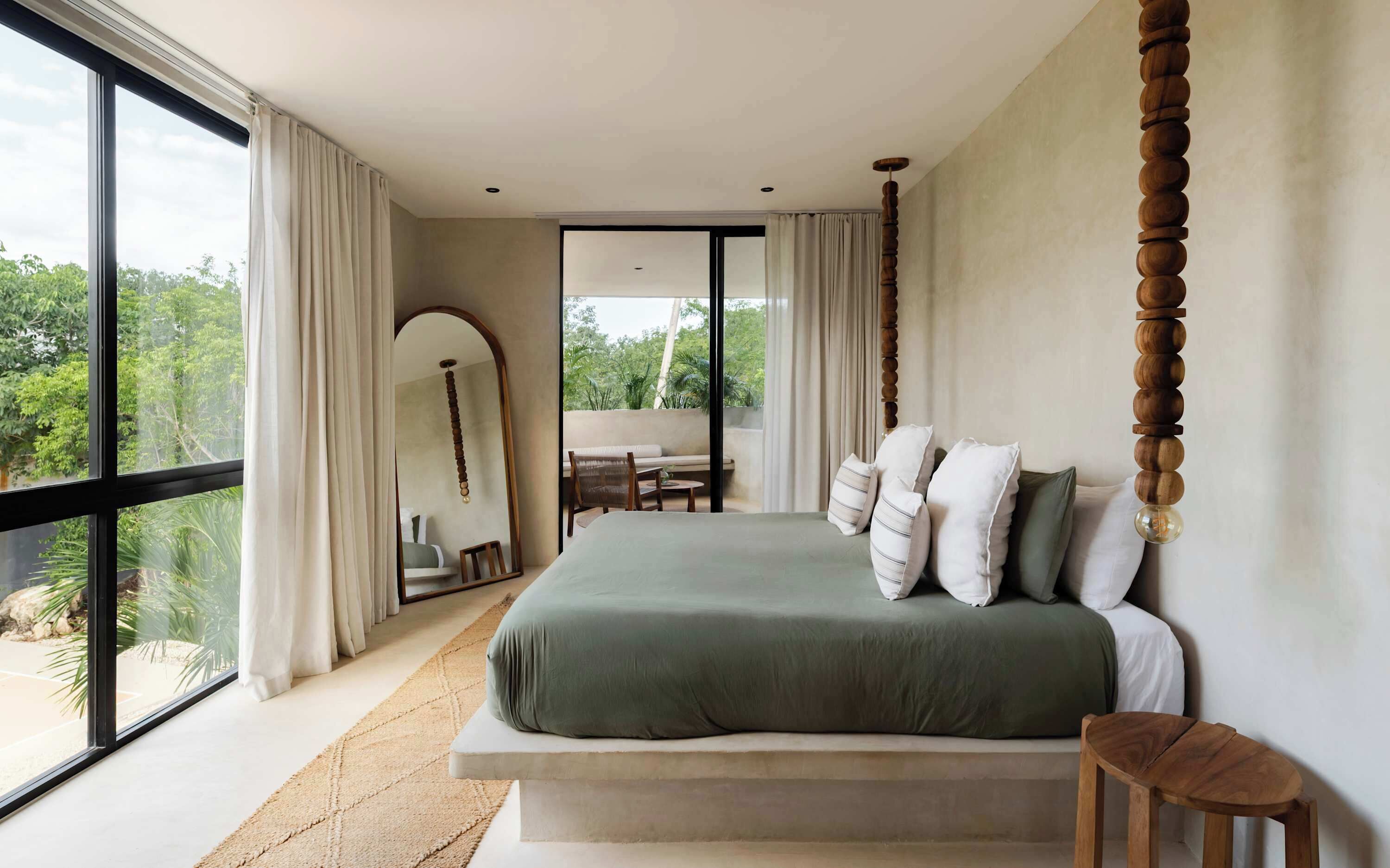 7 bedrooms, desk, iron/ironing board, travel crib