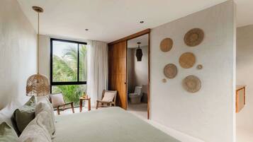 7 bedrooms, desk, iron/ironing board, travel crib