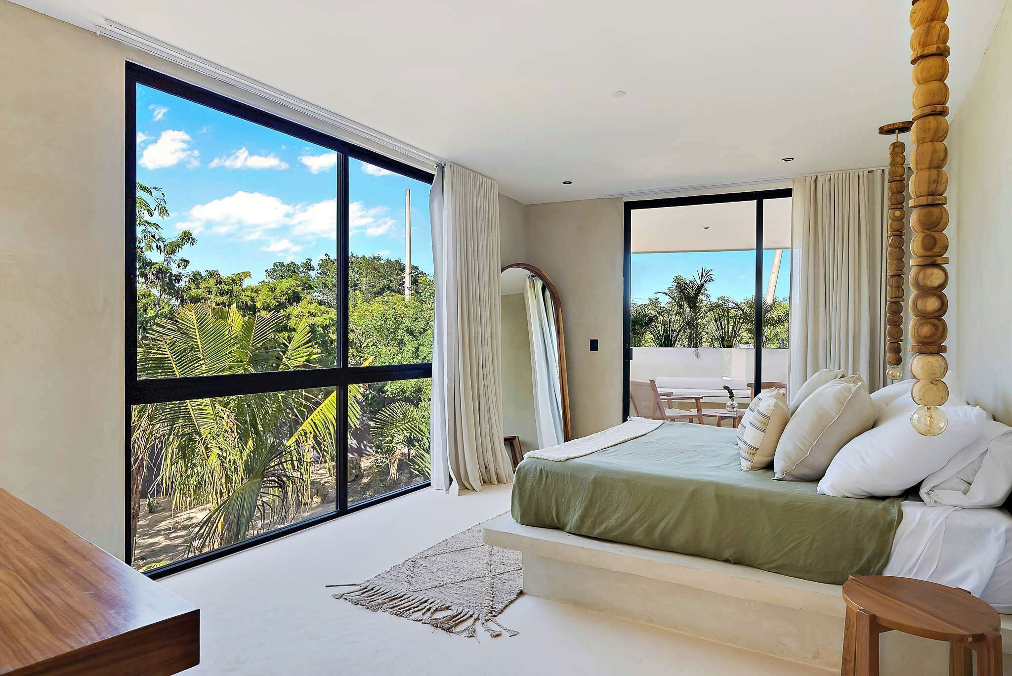 7 bedrooms, desk, iron/ironing board, travel crib