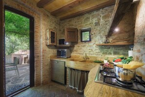Fridge, microwave, oven, stovetop - Casa di Pan 6, Emma Villas (Panicale)