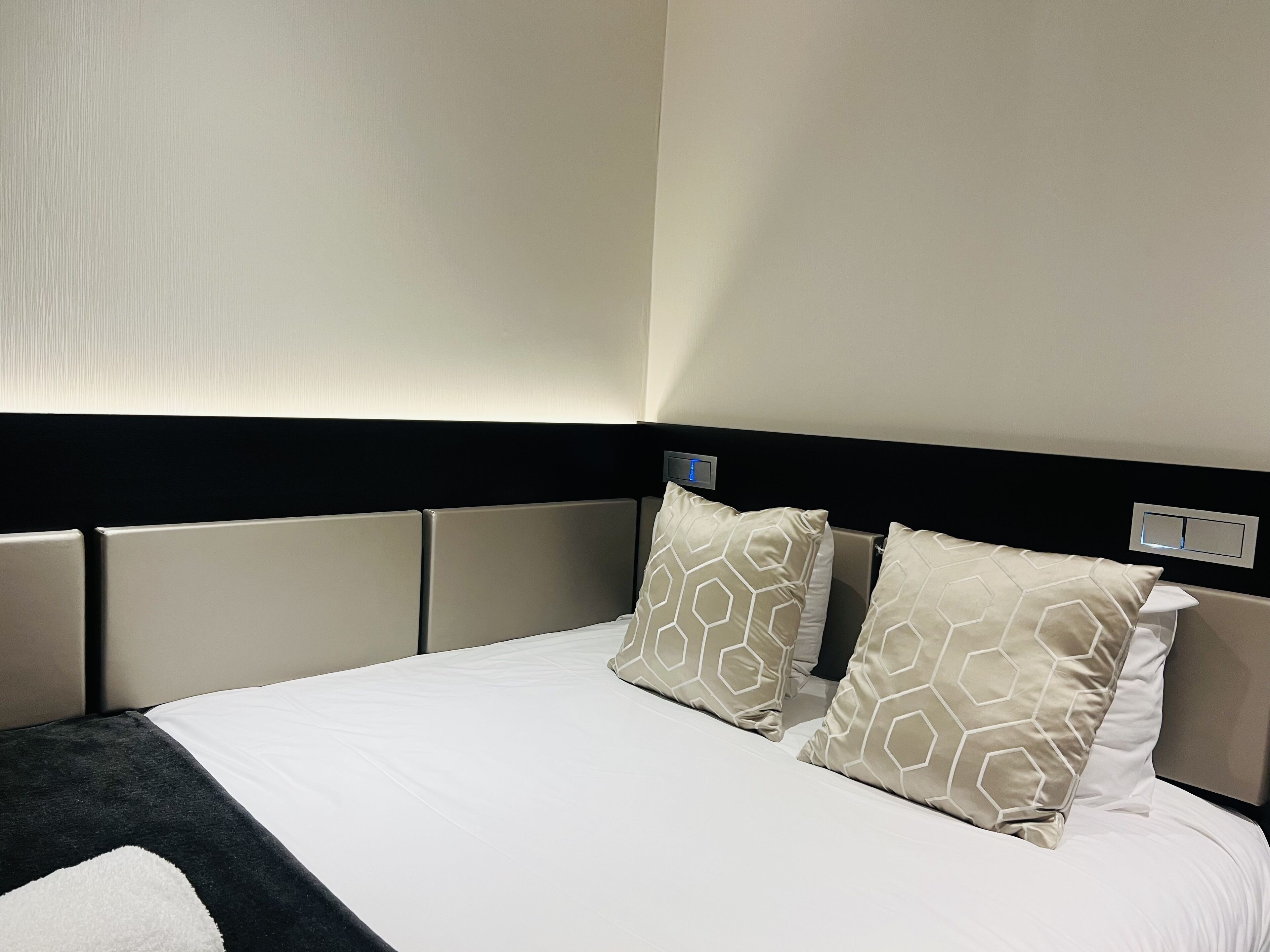 Photo - Great St Helen Hotel