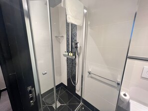 Double Lower Ground | Bathroom | Shower, free toiletries, towels - Great St Helen Hotel (London)