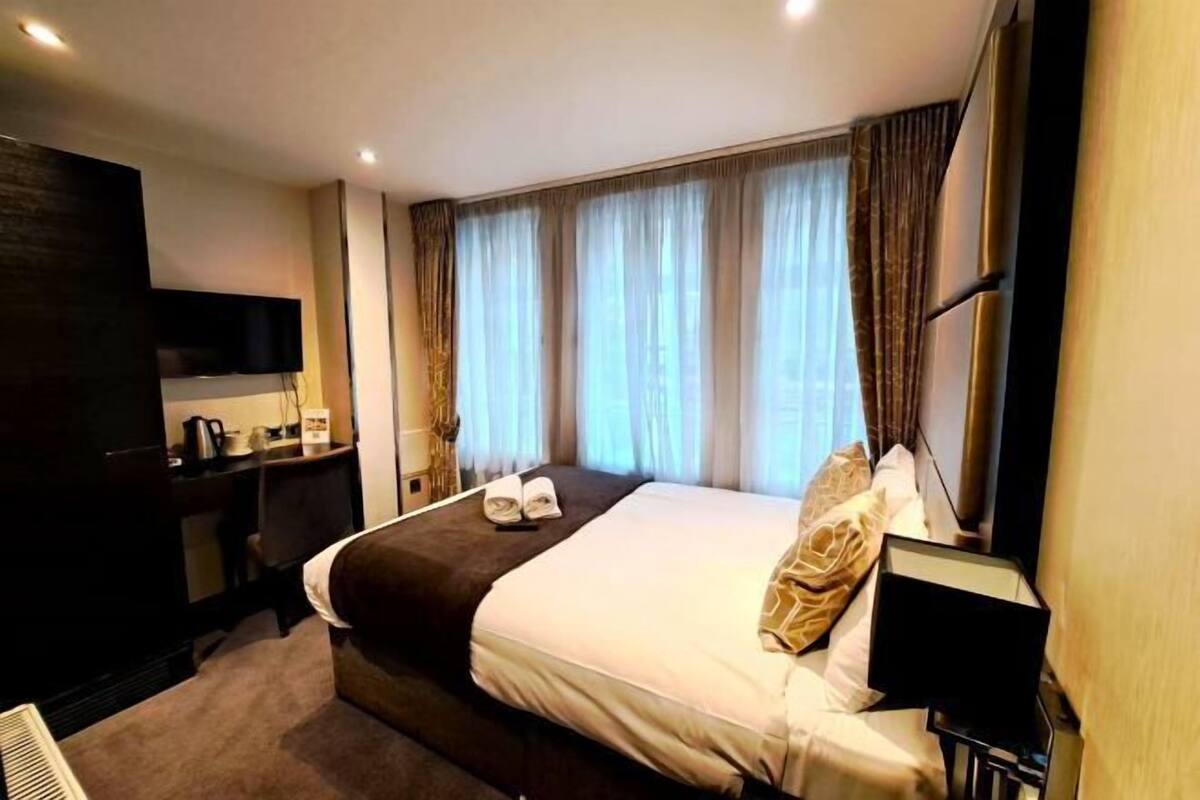 In-room safe, desk, blackout drapes, iron/ironing board (on request)
