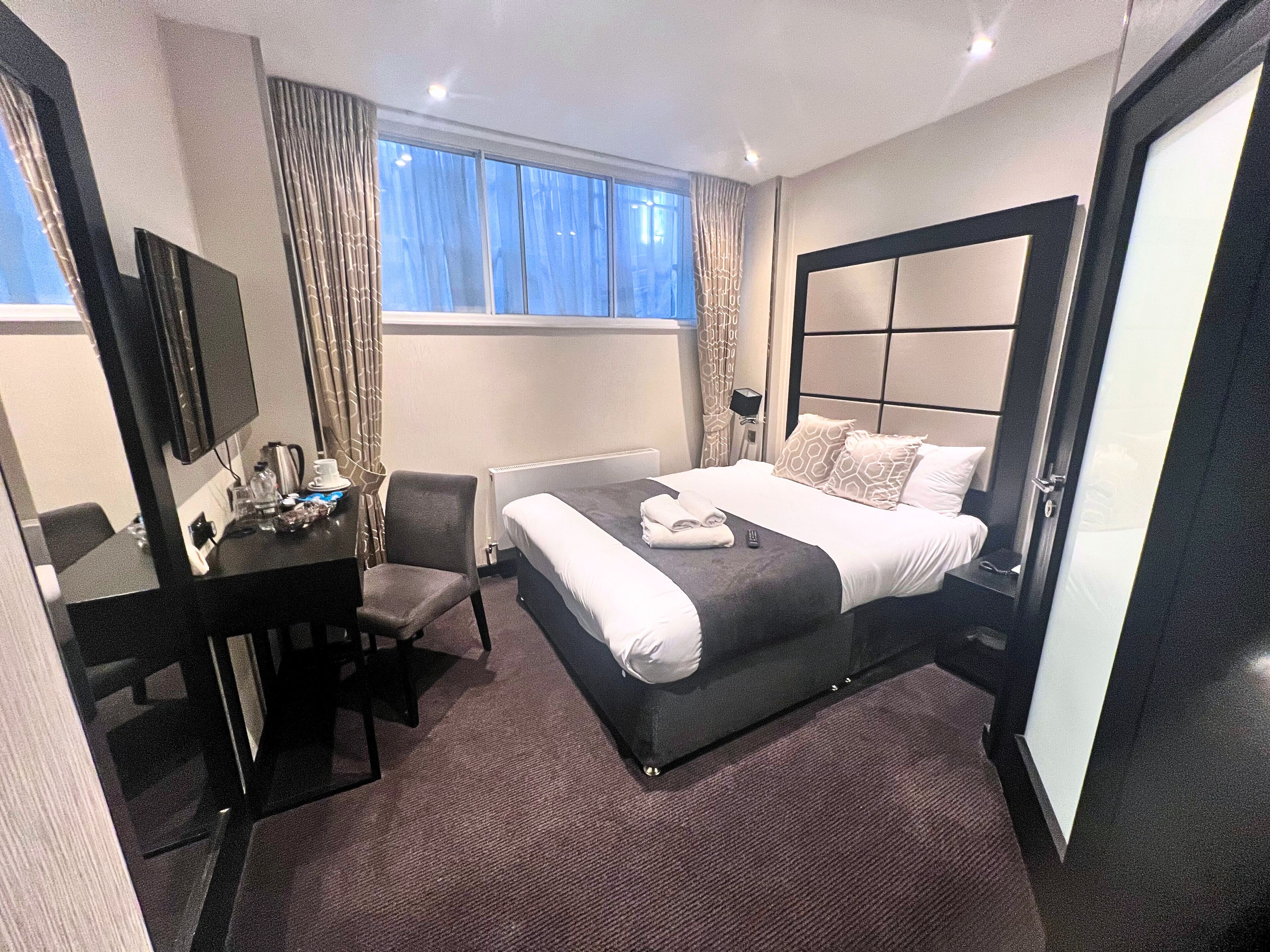 Photo - Great St Helen Hotel