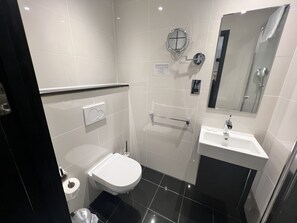 City Double Room | Bathroom | Shower, free toiletries, towels - Great St Helen Hotel (London)