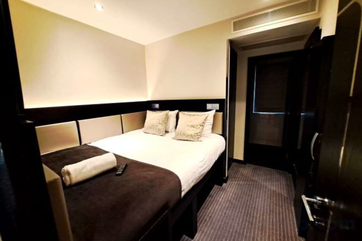 In-room safe, desk, blackout curtains, iron/ironing board (on request)