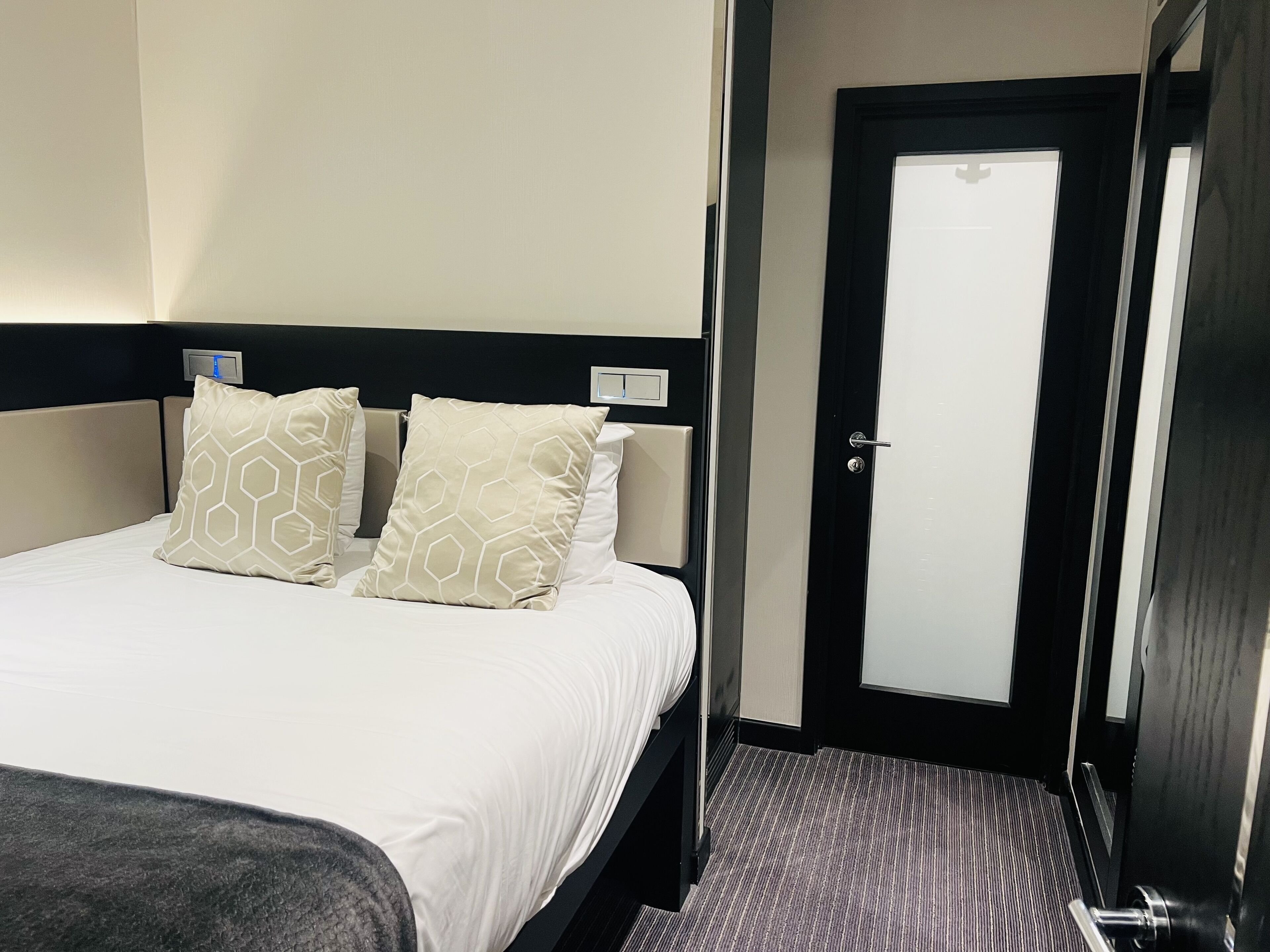 Photo - Great St Helen Hotel