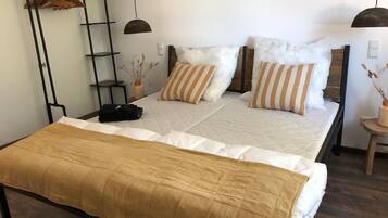 2 bedrooms, travel crib, free WiFi, bed sheets