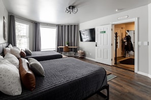 Moose | 1 bedroom, premium bedding, pillowtop beds, minibar