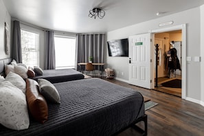 Moose | Premium bedding, pillowtop beds, minibar, free WiFi