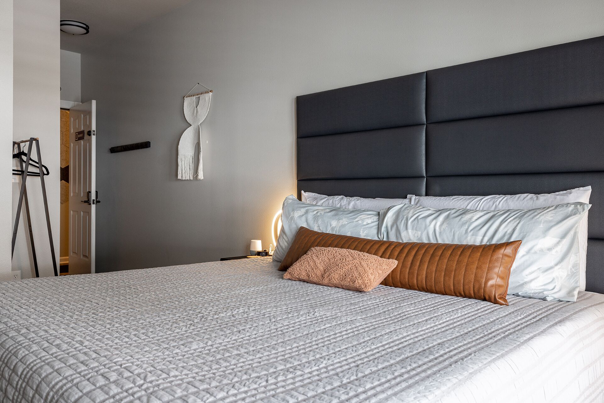 Marmot | Premium bedding, pillowtop beds, minibar, free WiFi