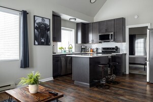 套房 | 高档床上用品、加厚床垫、迷你吧、免费 WiFi