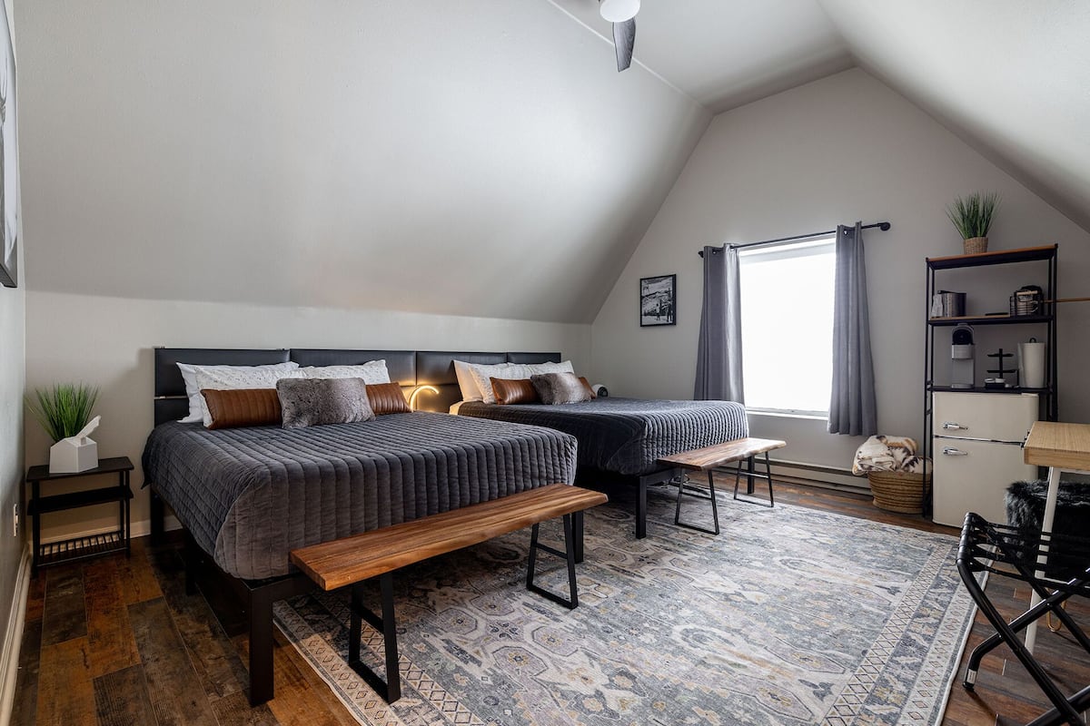Design kamer, 2 queensize bedden, uitzicht op bergen | 1 slaapkamer, luxe beddengoed, pillowtop-bedden, een minibar