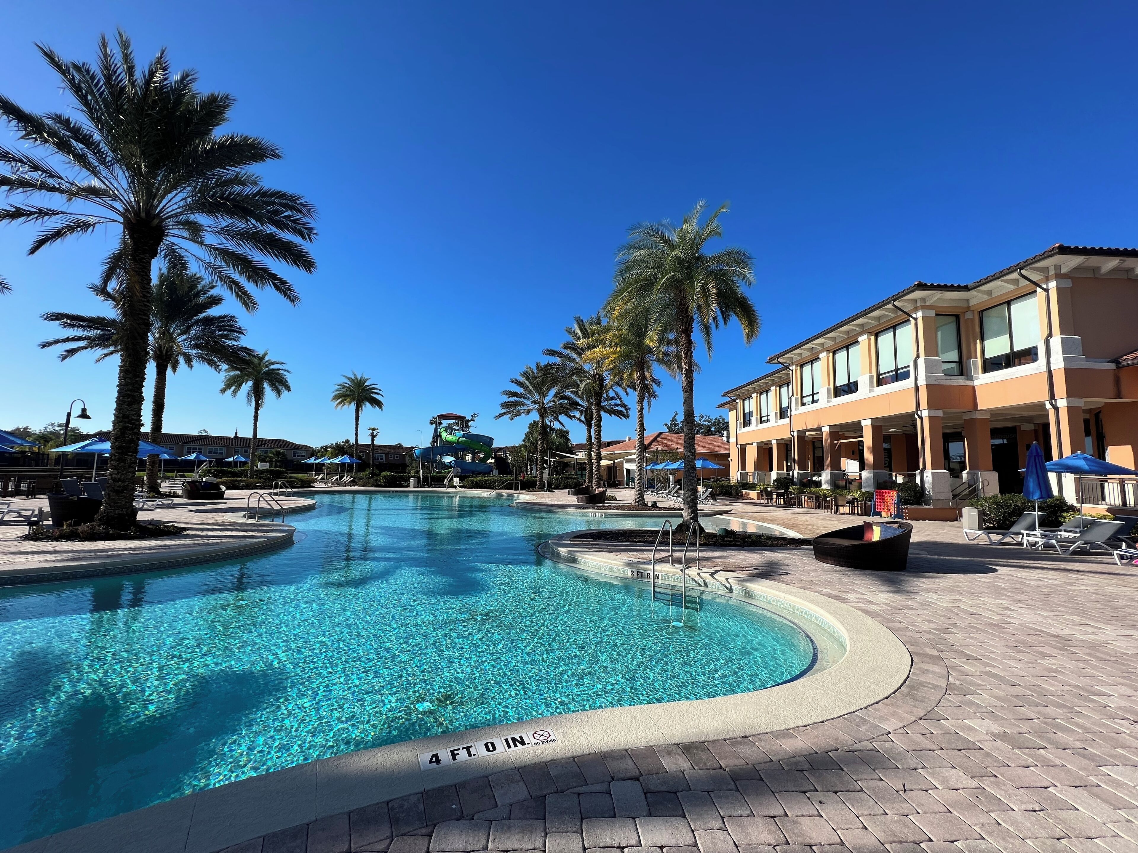 Piscina all'aperto, una piscina riscaldata