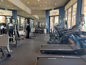 Fitness facility - Luxury Remodeled Townhome with private hot tub, minutes from Disney! (Kissimmee)