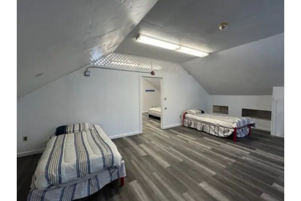 (1) Renovated, spacious, central to town & 3 min to Okemo Mt