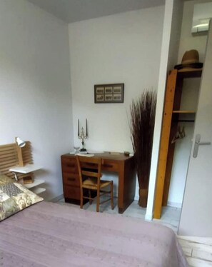 1 Schlafzimmer, Schreibtisch, Bügeleisen/Bügelbrett, kostenloses WLAN