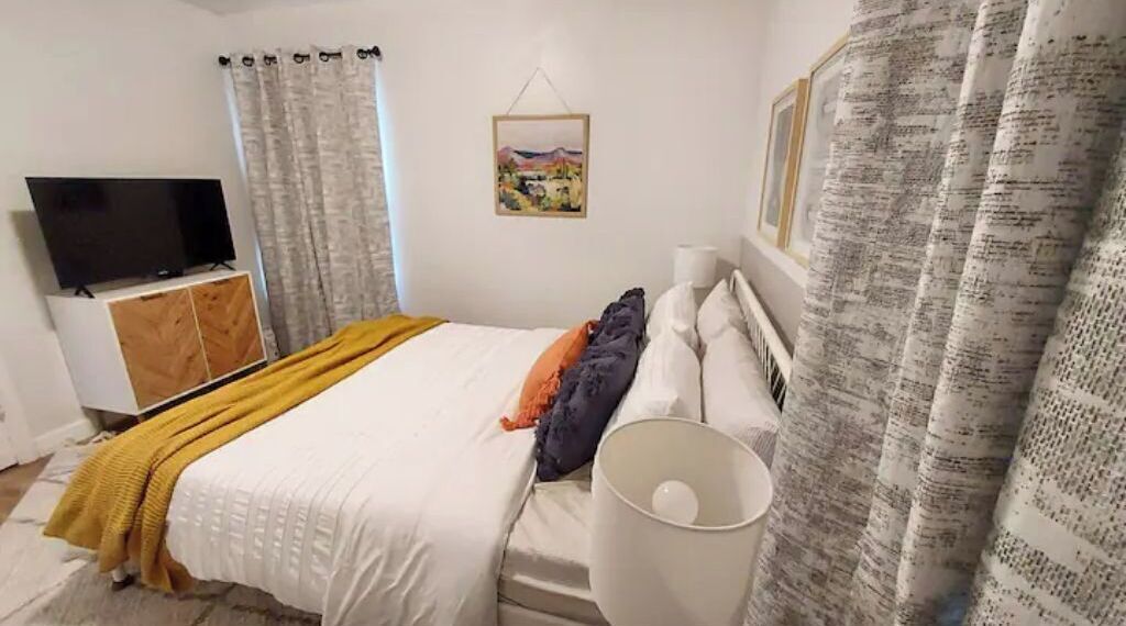 Escrivaninha, Wi-Fi de cortesia, roupa de cama