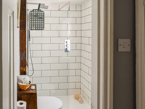 Bathtub, shampoo