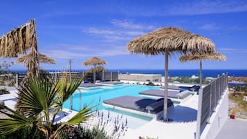 Suite junior, vista al mar | 1 habitación, minibar, decoración personalizada y muebles diferentes