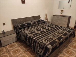 Casa | 2 dormitorios, tabla de planchar con plancha, ropa de cama