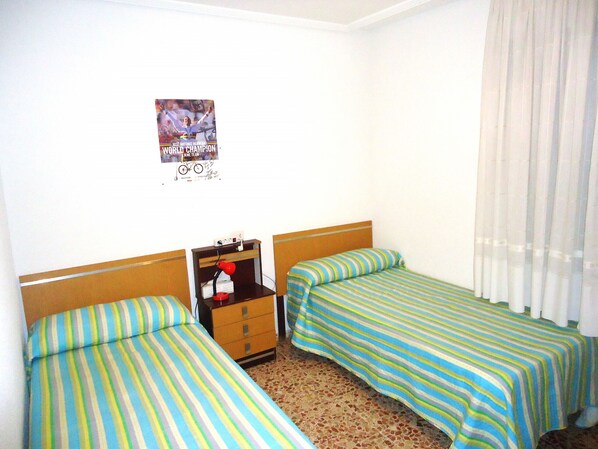 3 bedrooms, bed sheets