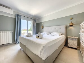 4 عدّة غرف نوم ومكواة/لوح كي وسرير سفر وواي فاي