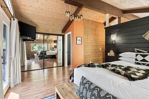 2 Schlafzimmer, Schreibtisch, Bügeleisen/Bügelbrett, Reisekinderbett