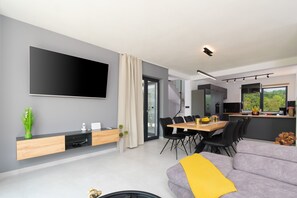 Smart TV, books