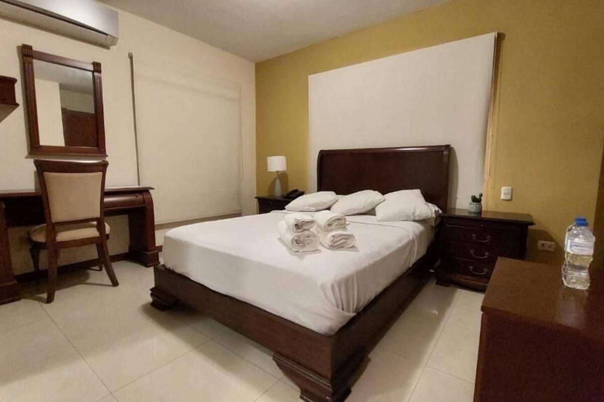 ห้องดีลักซ์ | มินิบาร์, โต๊ะทำงาน, พื้นที่ทำงานแบบใช้แล็ปท็อป, Wi-Fi ฟรี