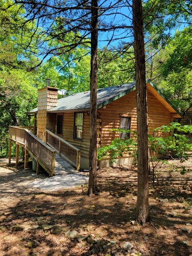 Cabin #10-Cozy log cabin nestled in the woods brief walk to Table Rock Lake
