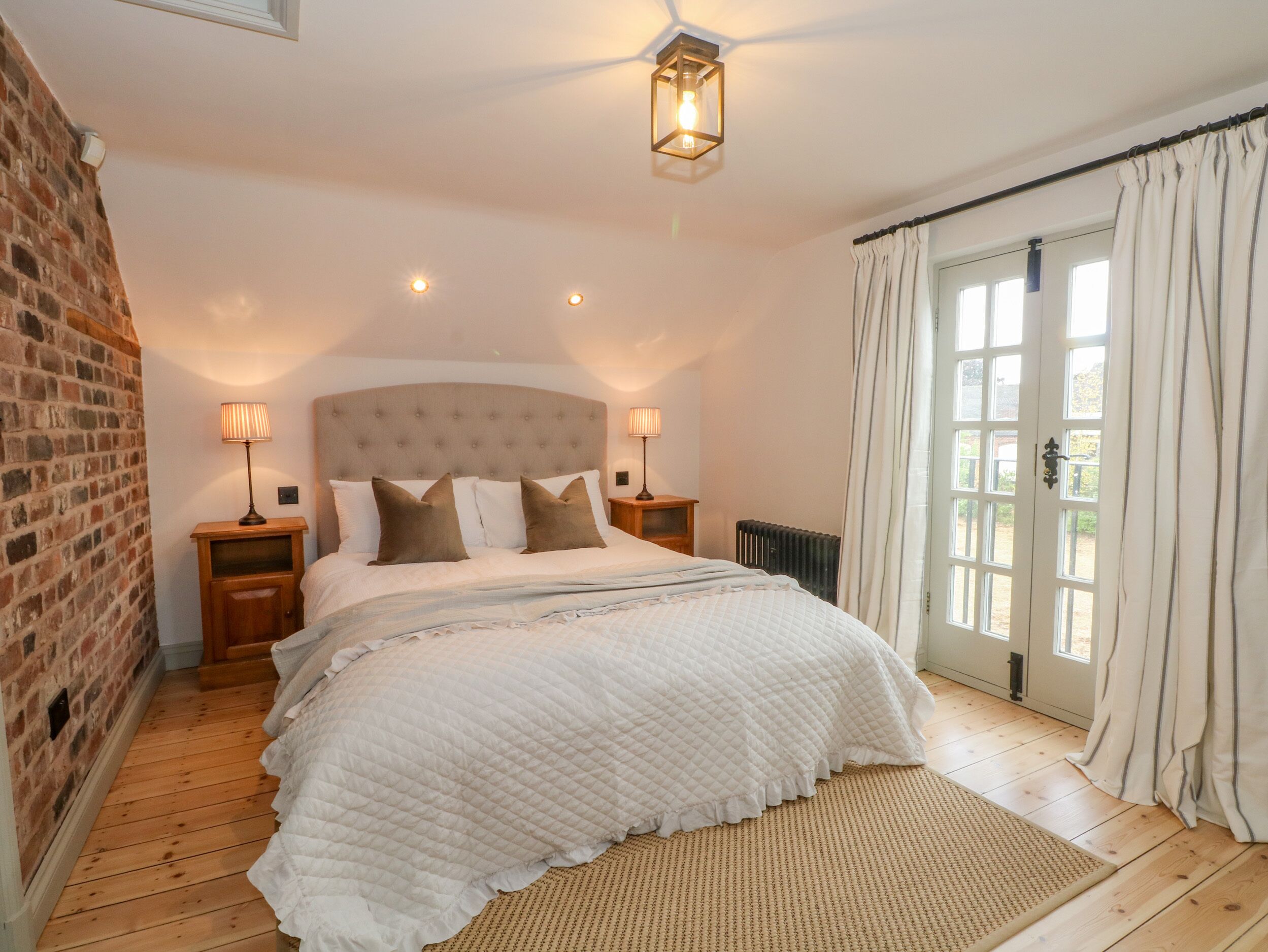 2 bedrooms, individually decorated, individually furnished, free WiFi