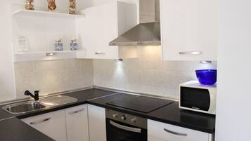 Frigorifero, microonde, forno