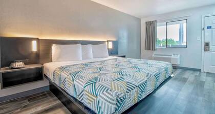 Motel 6 Texarkana, TX