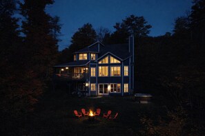 Exterior - Ski in-Car out View, Hot tub, near Tremblant (Mont-Blanc)