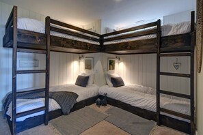 4 quartos, ferros/tábuas de passar roupa, berço de viagem, Wi-Fi