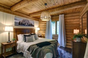 4 bedrooms, desk, iron/ironing board, travel crib