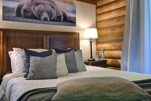 4 bedrooms, desk, iron/ironing board, travel crib