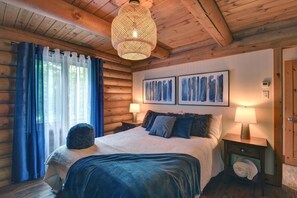 5 chambres, bureau, fer et planche à repasser, lit parapluie