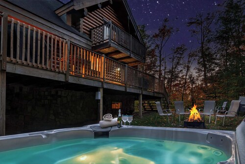 Log Cabin w Hot Tub, Beach 10m, near Tremblant