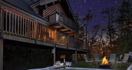 Log Cabin w Hot Tub, Beach 10m, near Tremblant