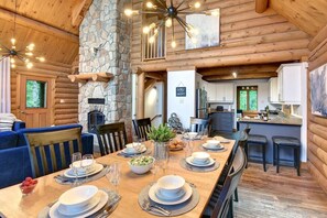 Dining - Log Cabin w Hot Tub, Beach 10m, near Tremblant (Labelle)