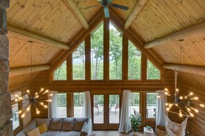 Fernseher, Kamin, Arbeitsbereiche