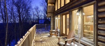 Log cabin w hot tub View near of Tremblant