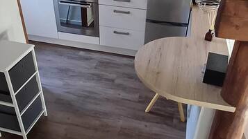 Kühlschrank, Mikrowelle, Ofen, Geschirrspüler