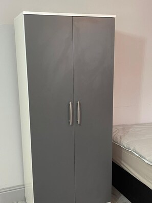 Studio, 1 grand lit | Fer et planche à repasser, accès au Wi-Fi (inclus), literie fournie