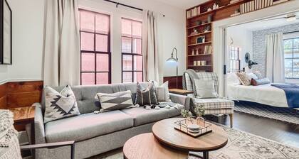 Upscale Designer 2 BR Historic Gem~ Walk to Eateries, River Walk & Downtown!