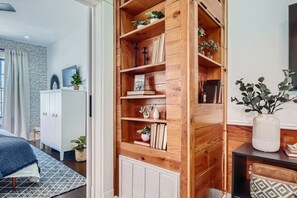 2 slaapkamers, een strijkplank/strijkijzer, gratis wifi, beddengoed