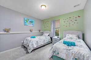 3 bedrooms, desk, iron/ironing board, free WiFi